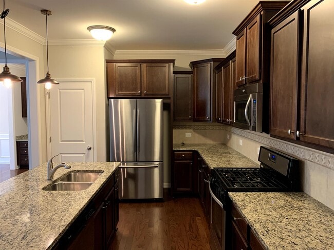 Building Photo - 204 Princess Pl