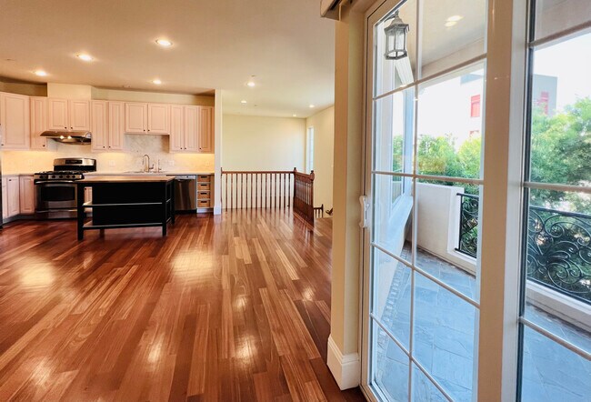 Foto del edificio - 2752 Edison St