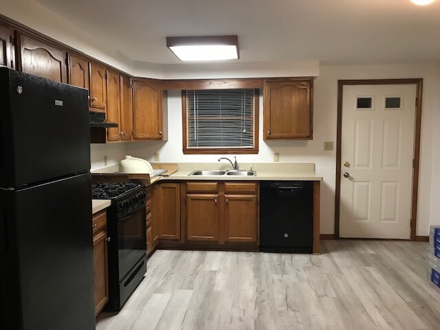 Kitchen / Side Entrance - 25 Winspear Rd