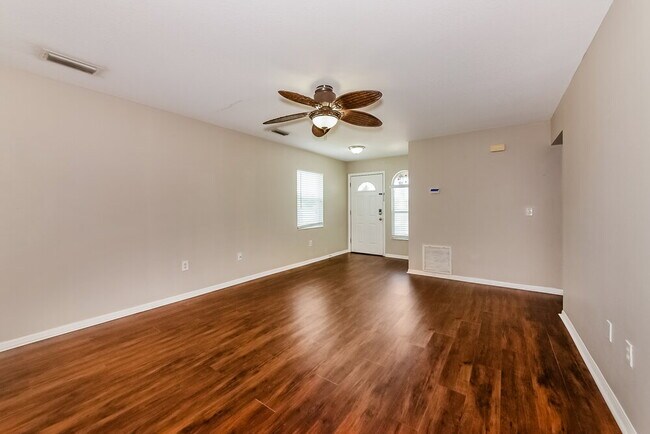 Foto del edificio - 5573 Colony Lake Ln