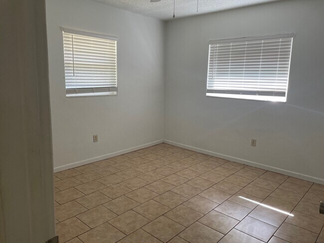 Foto del edificio - 728 Greenleaf Ave