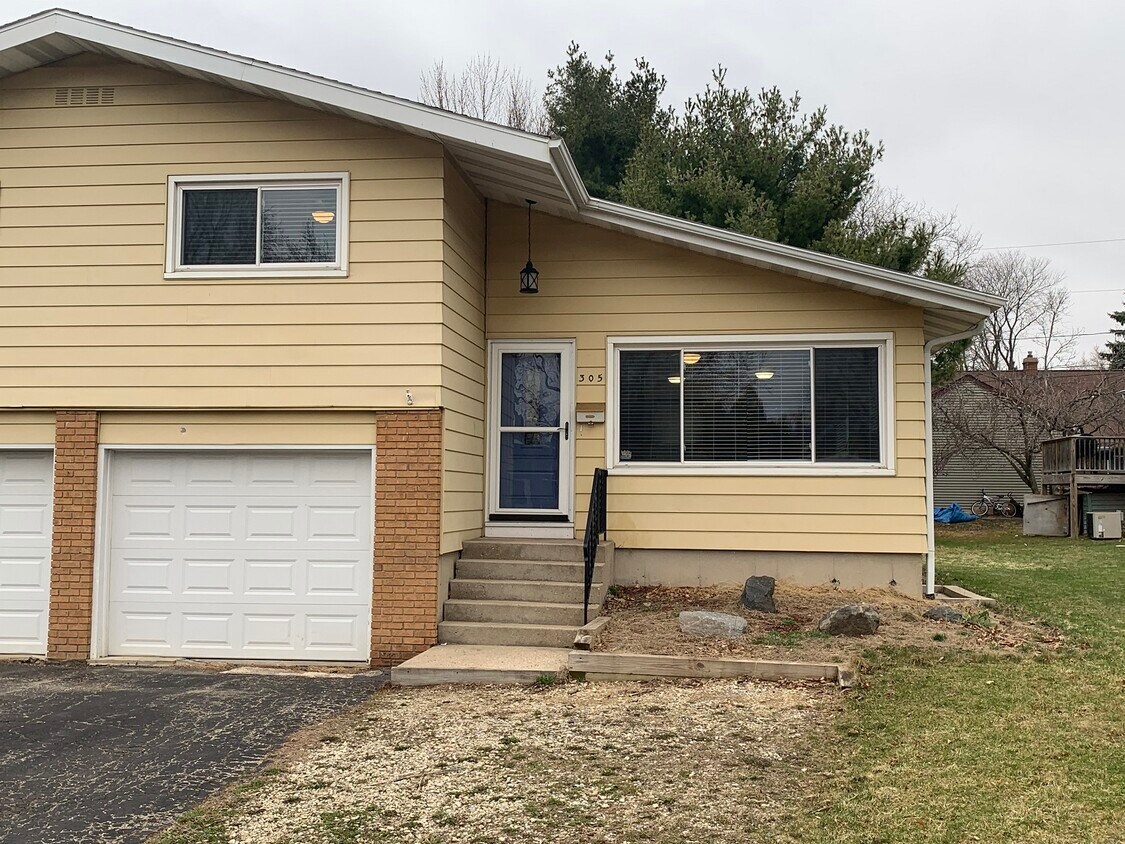 Foto principal - 305 Valorie Ln
