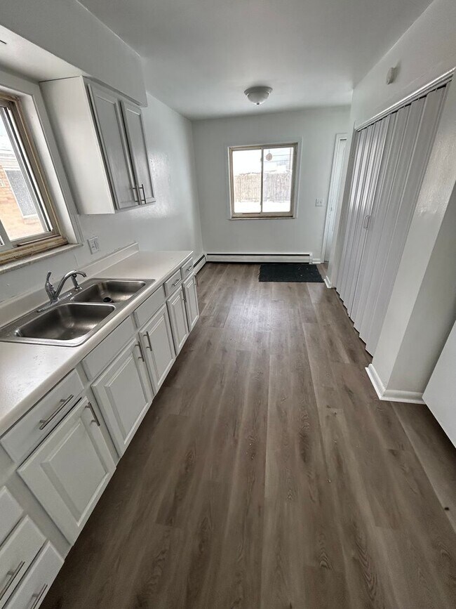 Building Photo - 2543 Pickle Rd