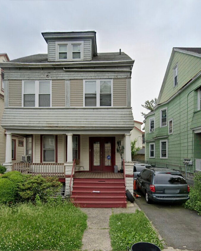 Primary Photo - 111 Laurel Ave
