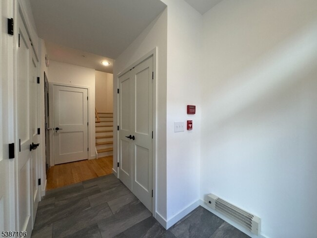 Building Photo - 52 James St