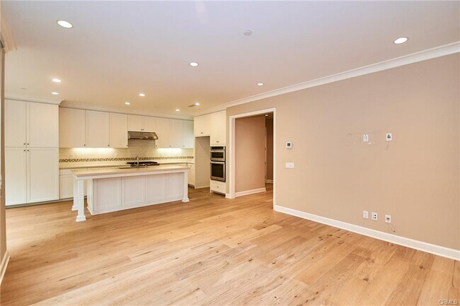 Building Photo - 54 Trotter