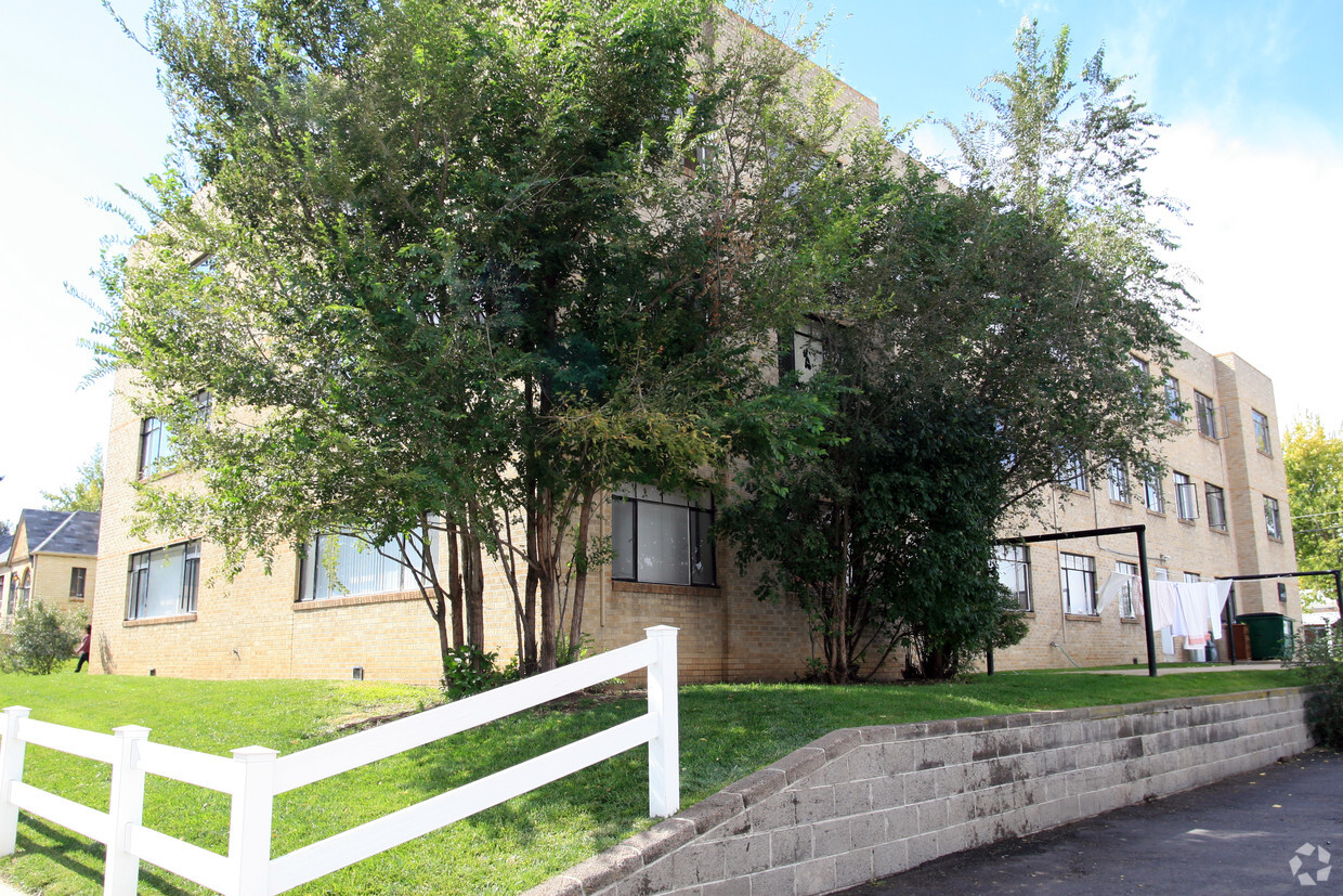 Building Photo - Cherry Manor Apartments