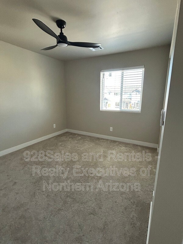 Foto del edificio - 12217 Bliss Ave