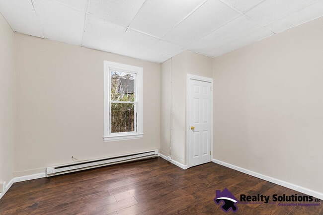 Building Photo - 42 N Cove Rd