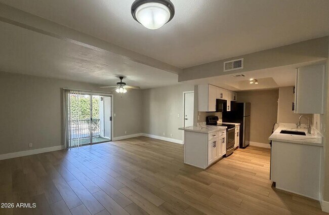 Foto del edificio - 740 W Elm St