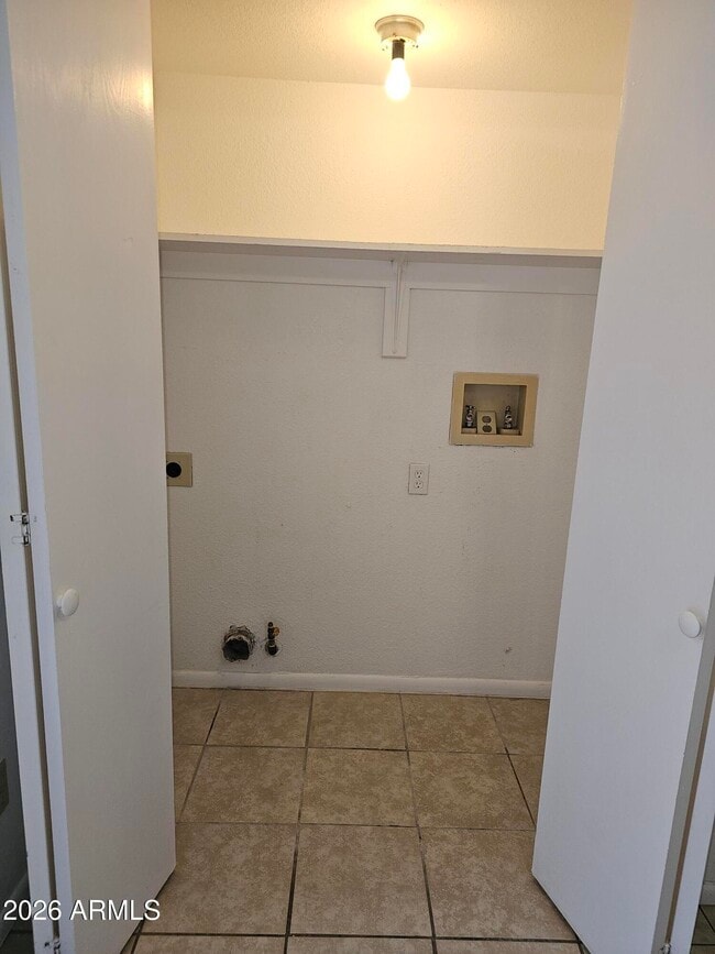 Building Photo - 617 S Vía Entrada