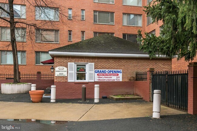 Building Photo - 1011 Arlington Blvd