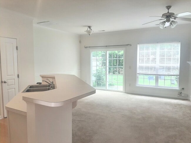 Building Photo - Spacious 3 Bedroom Townhome in South Durham