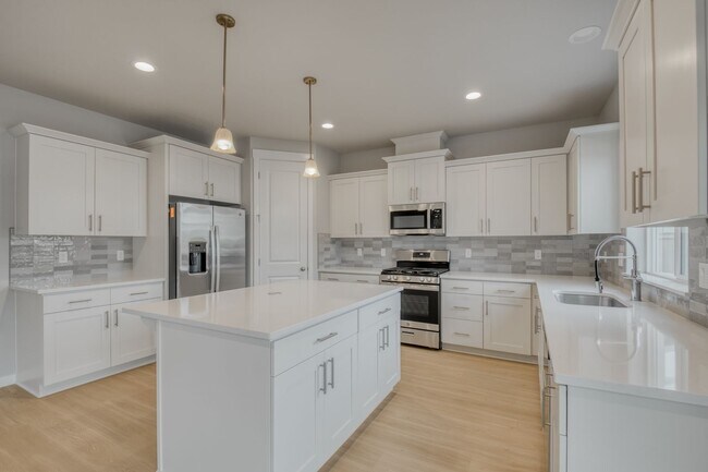 Building Photo - Brand New & Beautiful 2025 Holt Home !  Wa...