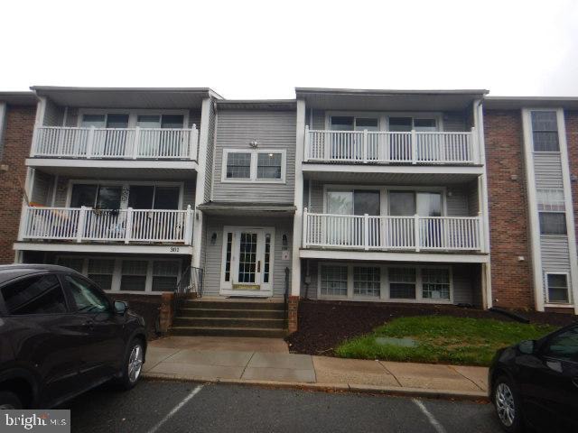 Building Photo - 301 Palmspring Dr