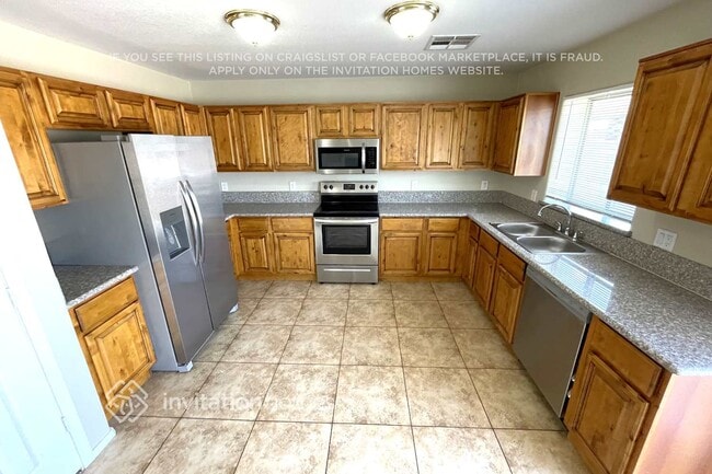 Building Photo - 5552 W Minton Ave