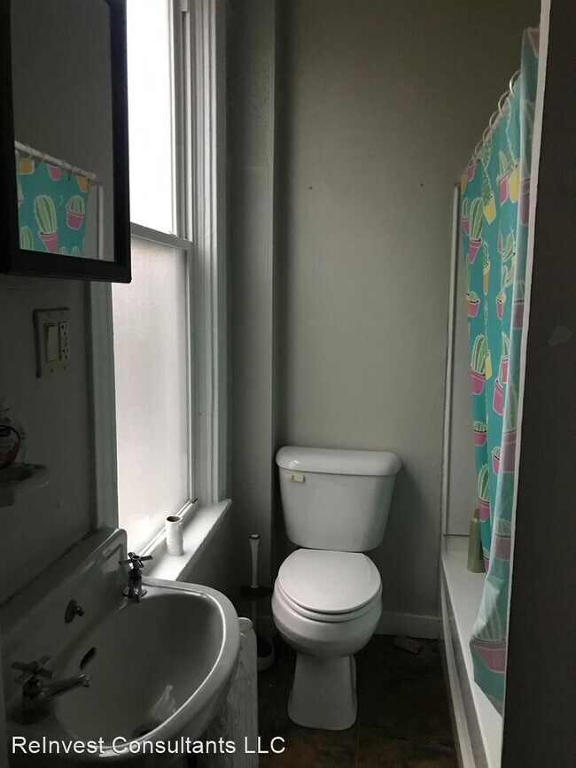 Foto del edificio - 6 br, 2.5 bath House - 2379 Flora Ave