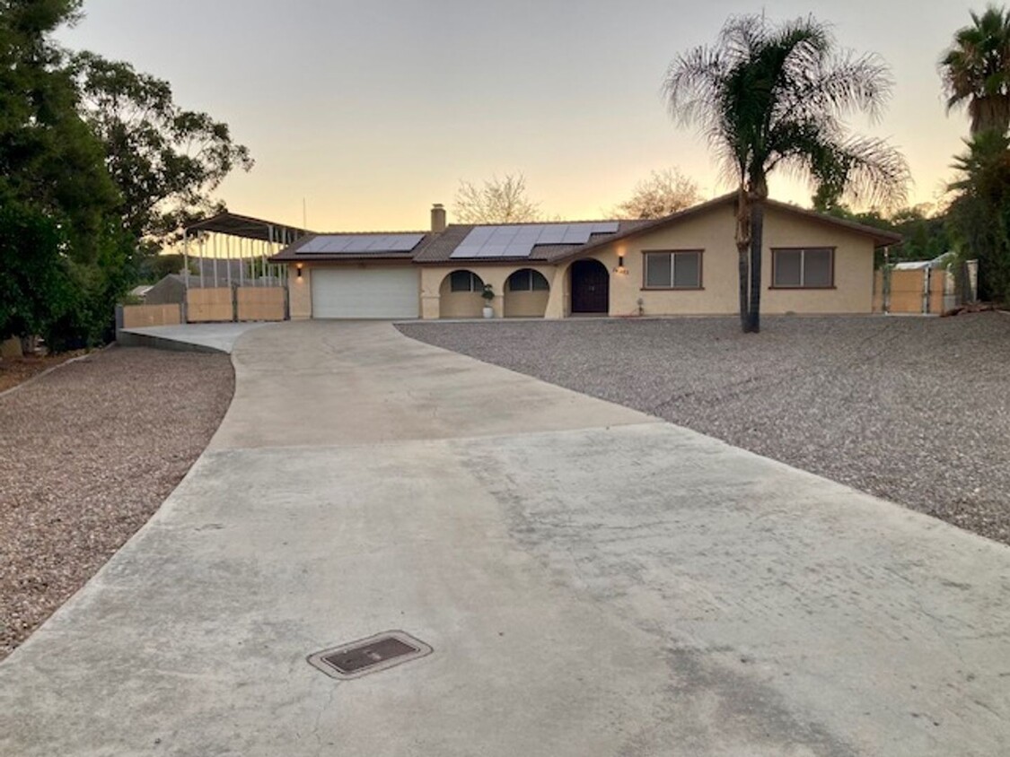 Foto principal - SDCE Ramona 3 br 2 ba house Reduced to $36...