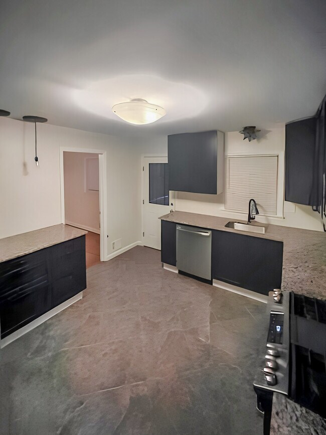 Foto del edificio - 1346 Eason St NW