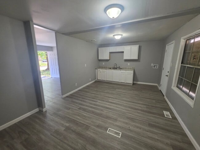 Building Photo - 870 St Cletus Dr