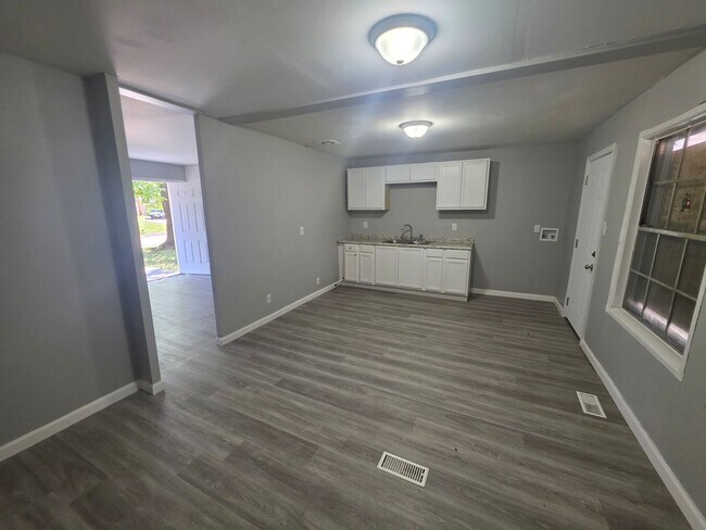 Foto del edificio - 870 St Cletus Dr