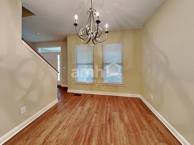 Foto del edificio - 270 Huntington Dr