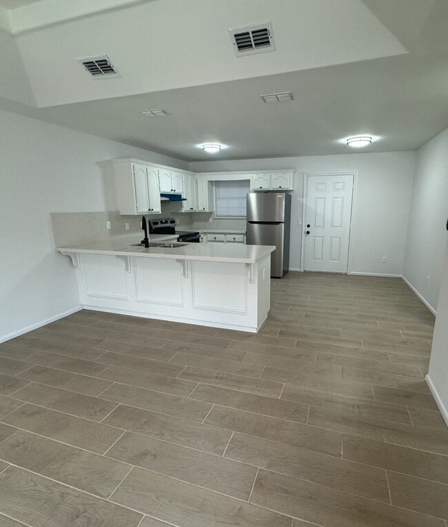 Foto del edificio - 1710 Tampa St