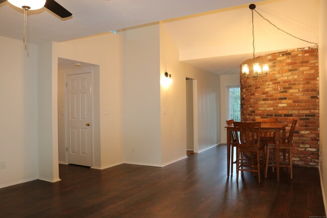 Building Photo - 3 Murphys Ln