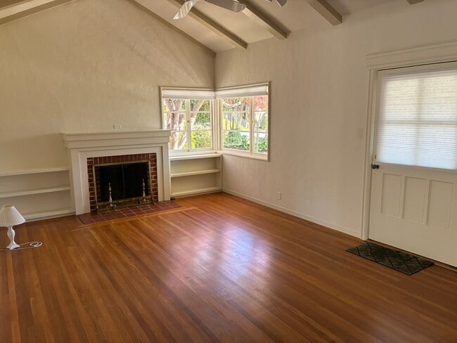 Building Photo - 221 Brookside Dr