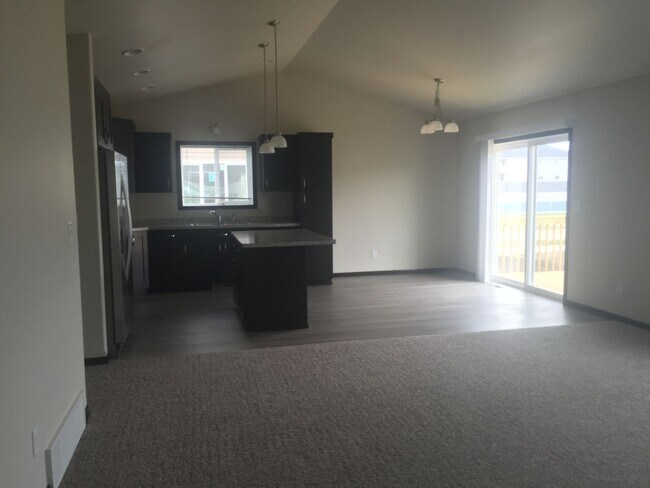 Foto del edificio - 3 Bed 2 Bath Twin Home