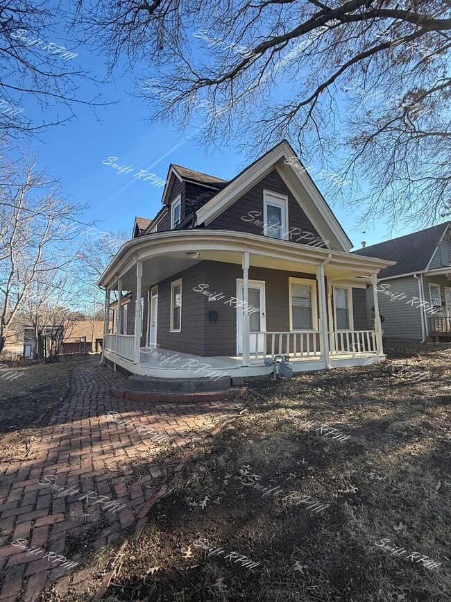 Building Photo - 909 3rd Ave