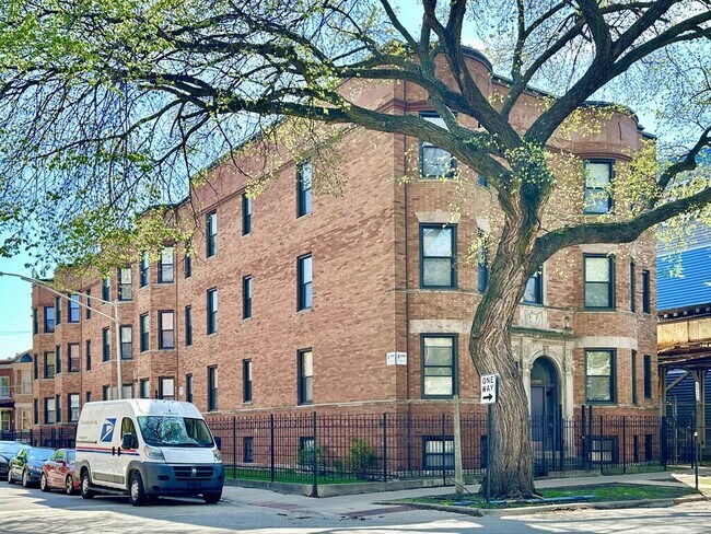 Foto del edificio - 3828 N Wilton Ave
