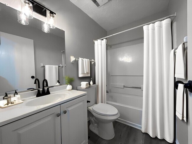 Foto del edificio - Newly Renovated Townhome in South-East Col...