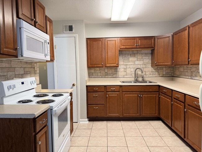 Building Photo - 2102 5th Ave N