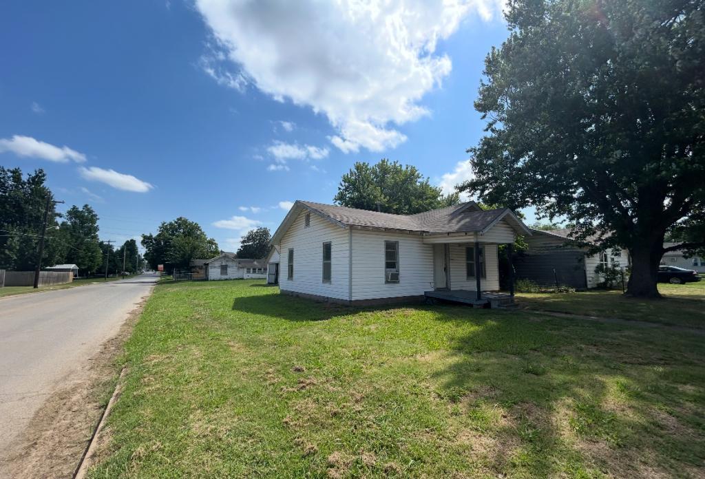 Foto principal - 1049 E Oak St