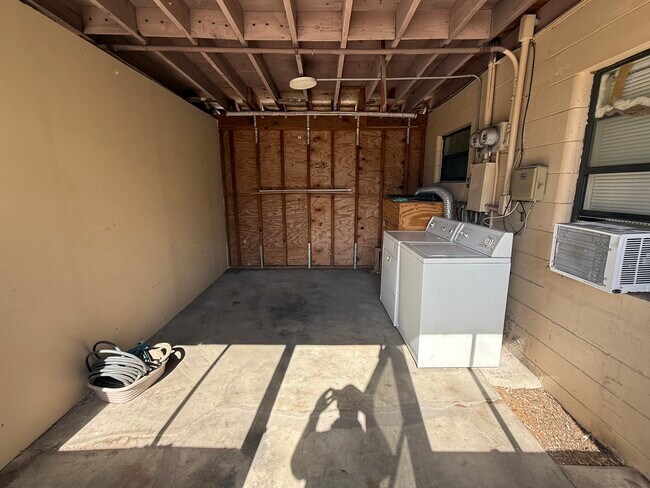 Building Photo - Queen Street Apartments