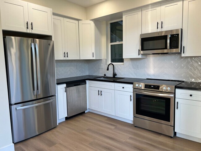 Building Photo - Stunning newly built, modern 1 bedroom, 1 ...