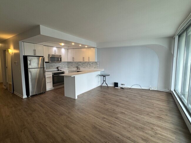 Foto del edificio - 300 N State St