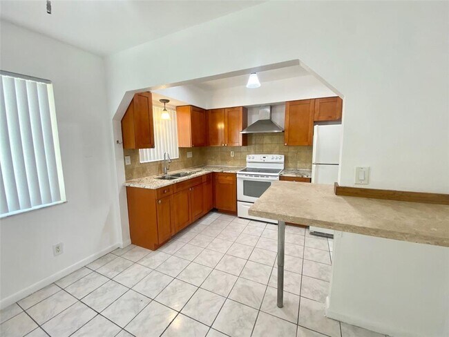 Foto del edificio - 2345 Douglas St