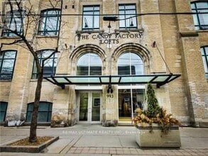 Building Photo - 993 Queen St W