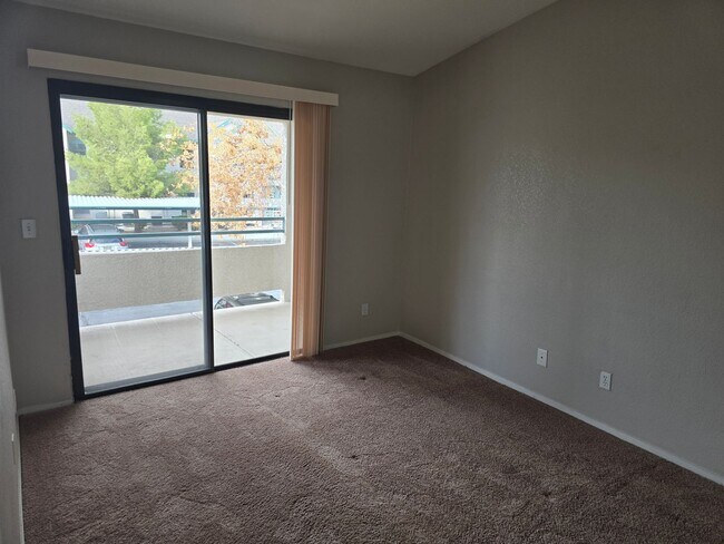 Foto del edificio - ***GREAT 1 BEDROOM/ 1 BATH CONDO ON SECOND...