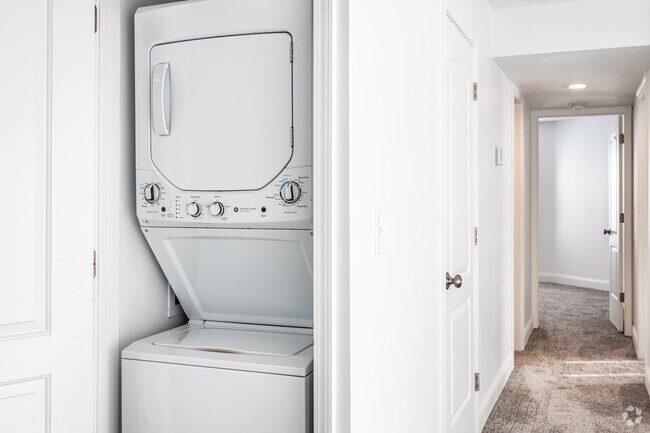 2HAB, 2BA - 1,050 ft² - Westgate Village Apartments