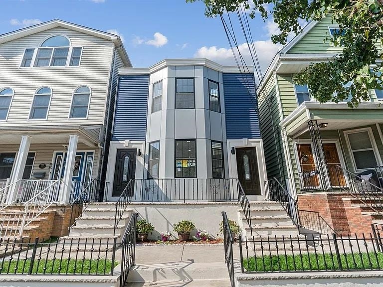 Primary Photo - 133 W 4TH St