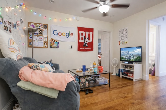 Building Photo - 324 St Paul St