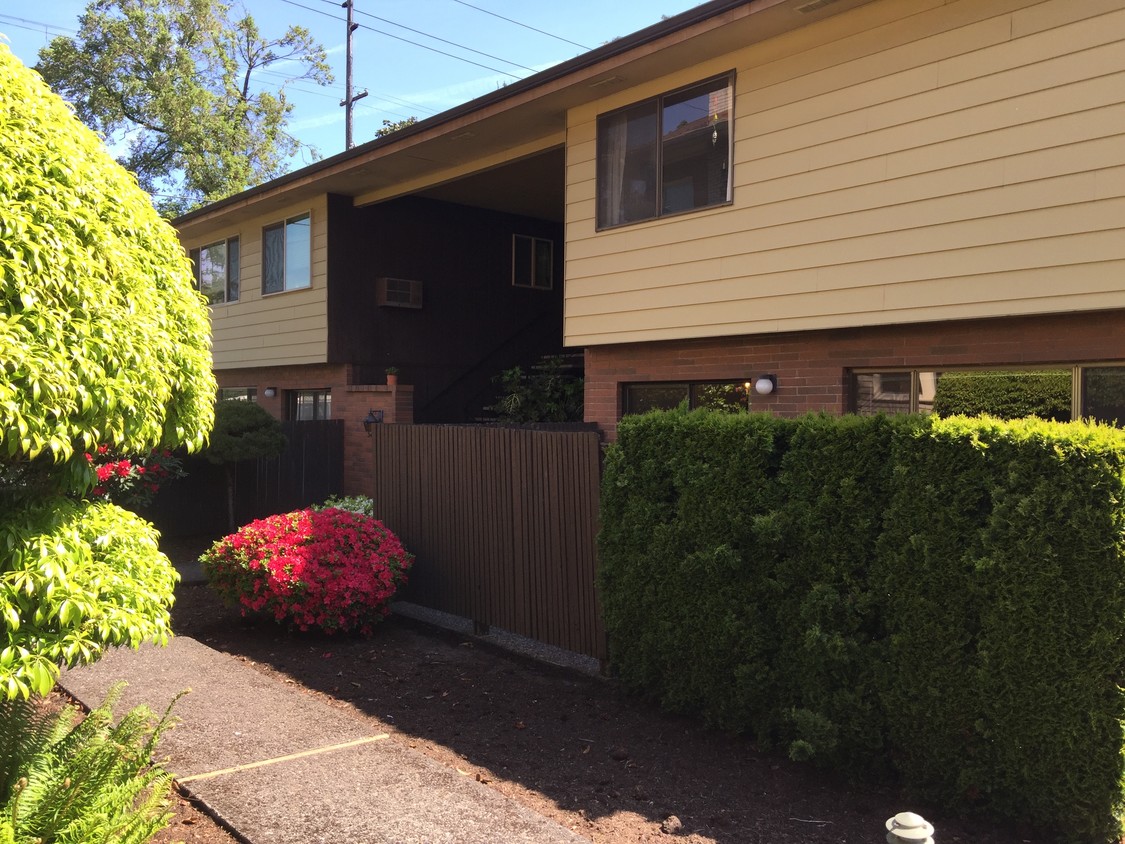 Edificio - 5514 NE Halsey St