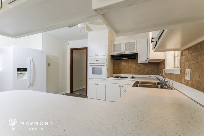 Building Photo - 1006 Tanglewood Dr