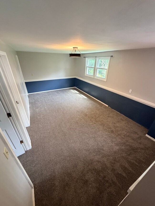 Foto del edificio - Spacious 4 Bedroom Split-Level Home in Clay, NY