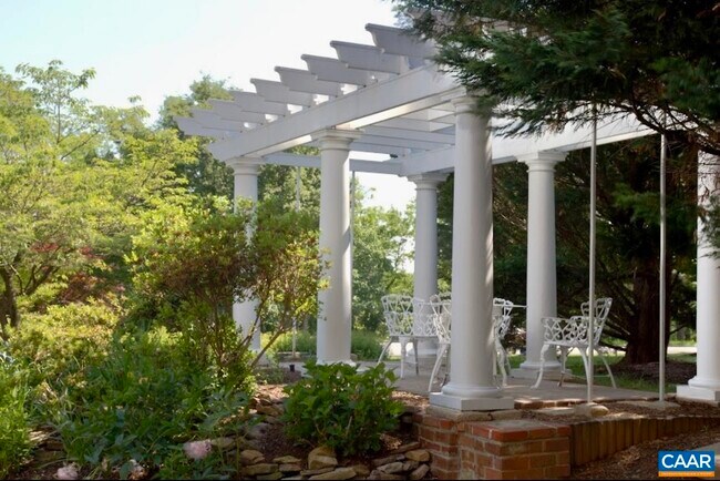 Foto del edificio - 500 Crestwood Dr