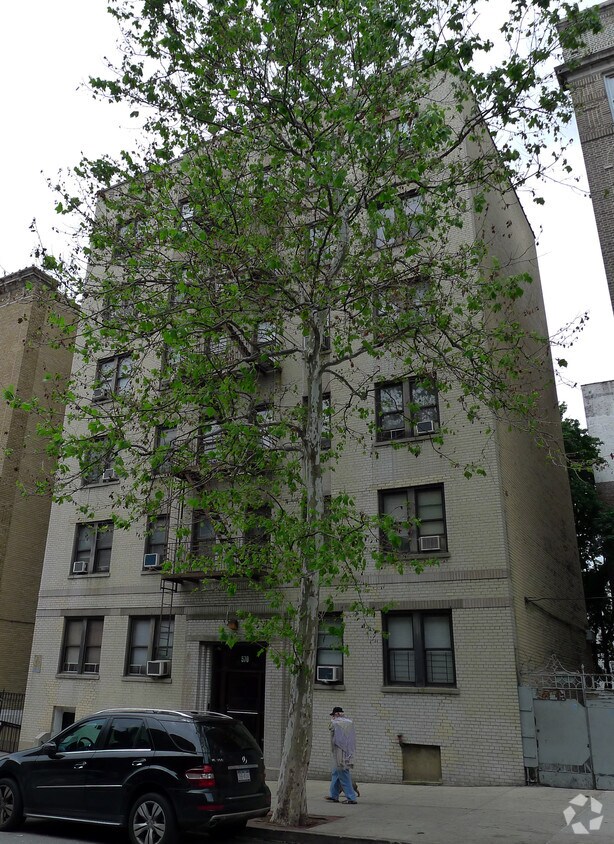 Foto del edificio - 570 Isham St
