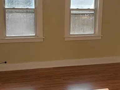 Building Photo - home in this upper unit